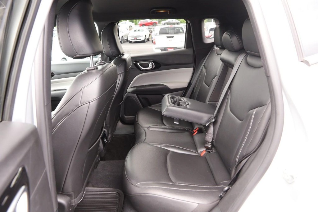 Jeep Compass Vehicle Image 09