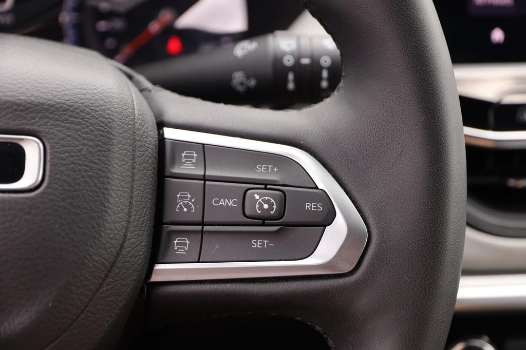 Jeep Compass Vehicle Image 12
