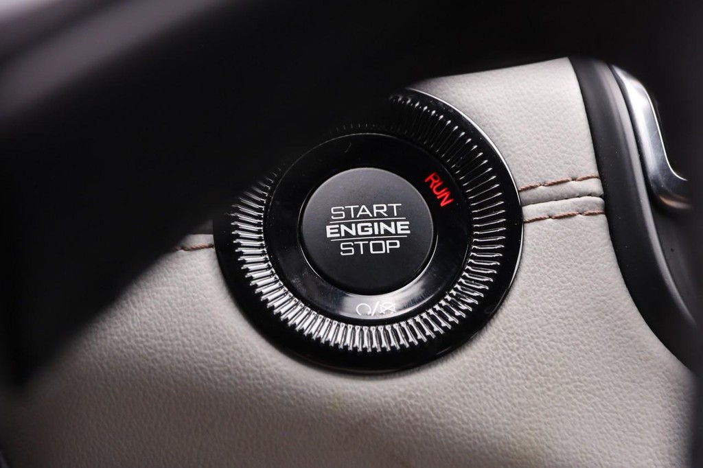 Jeep Compass Vehicle Image 14