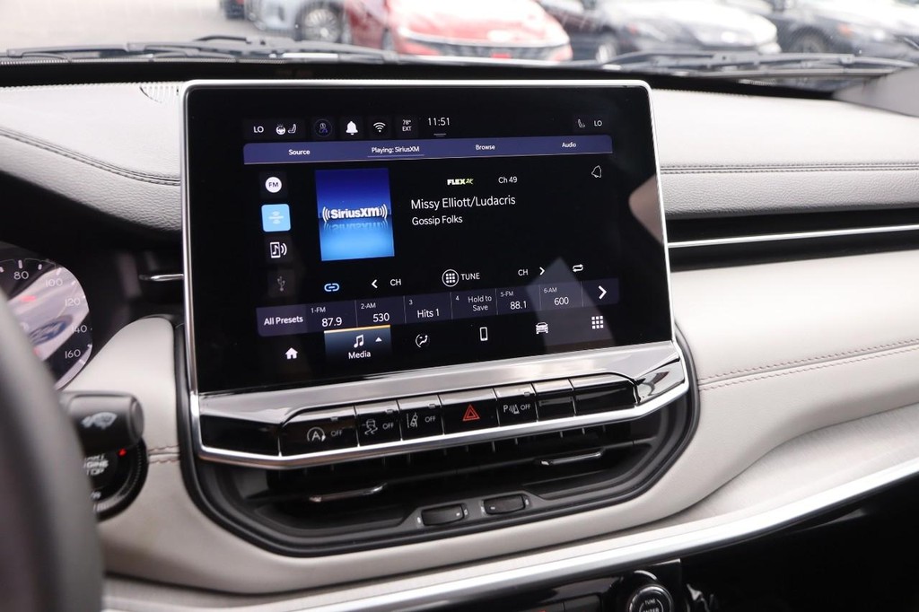 Jeep Compass Vehicle Image 15
