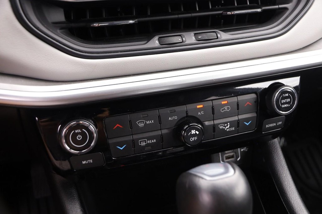 Jeep Compass Vehicle Image 17