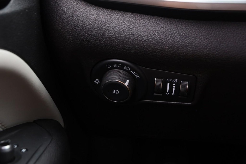 Jeep Compass Vehicle Image 19