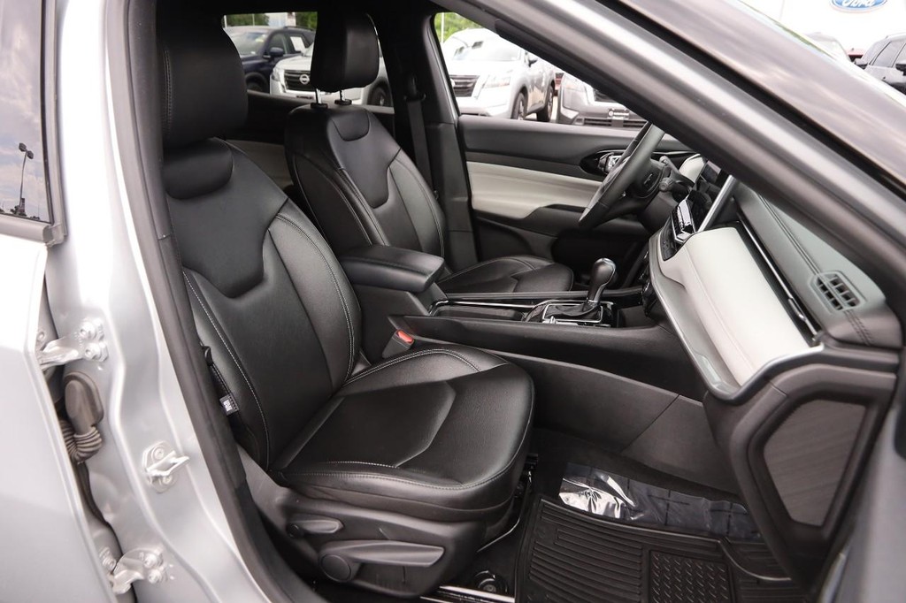 Jeep Compass Vehicle Image 25