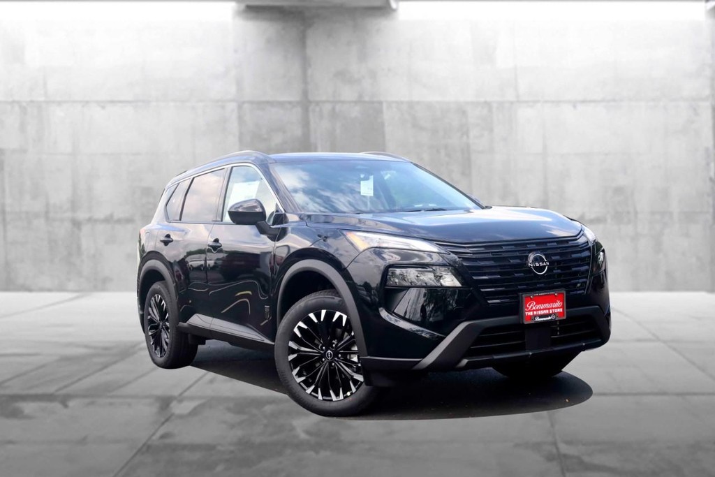Nissan Rogue Vehicle Image 02