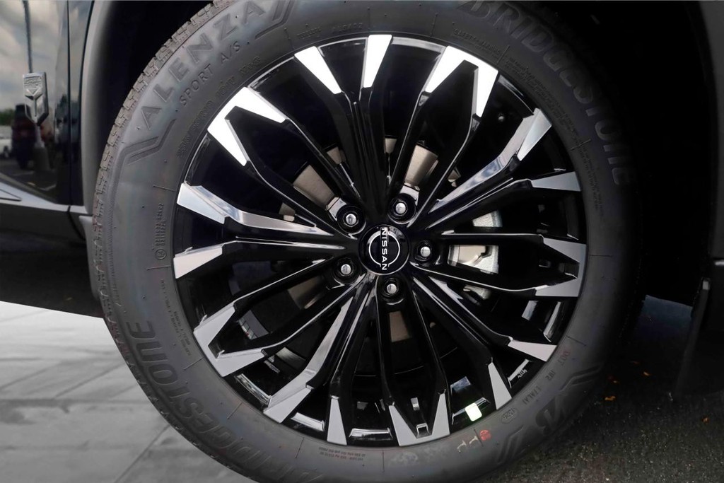 Nissan Rogue Vehicle Image 03