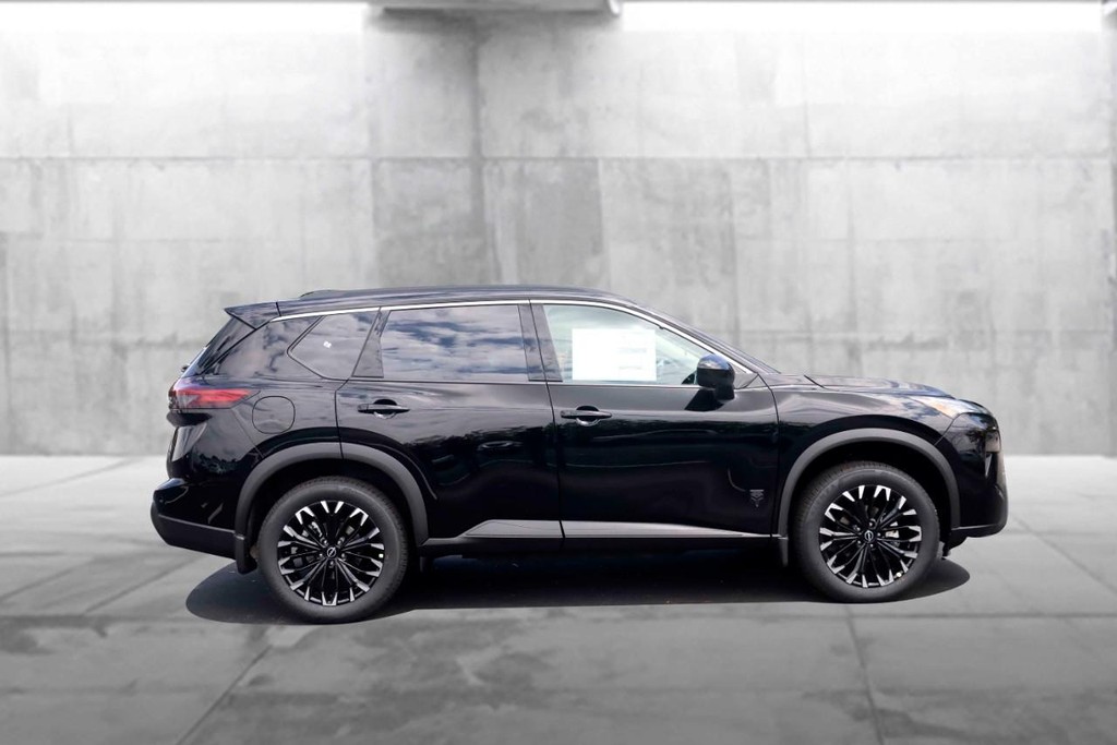 Nissan Rogue Vehicle Image 05