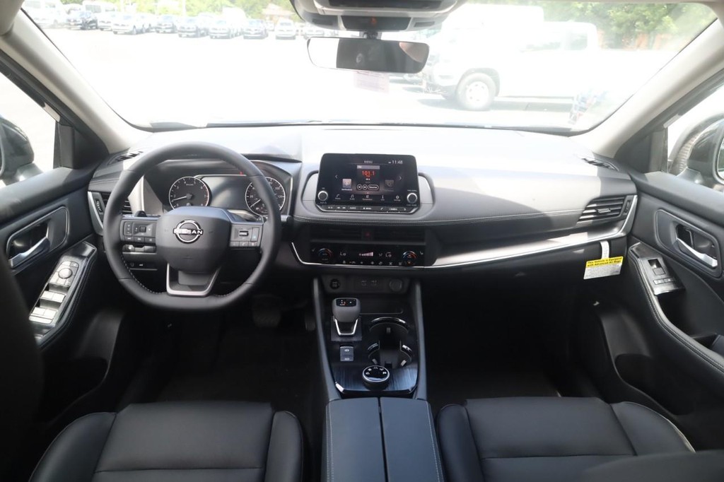 Nissan Rogue Vehicle Image 07