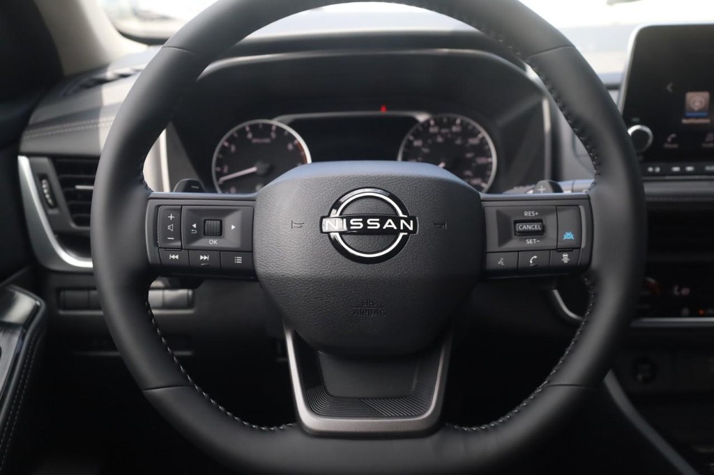 Nissan Rogue Vehicle Image 08