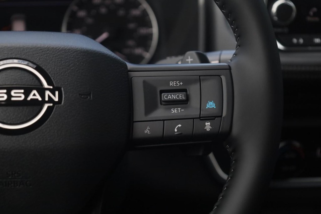 Nissan Rogue Vehicle Image 09