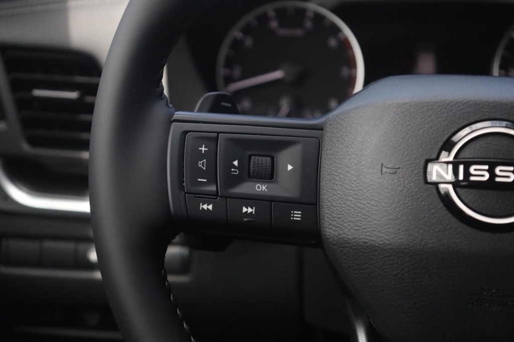 Nissan Rogue Vehicle Image 10