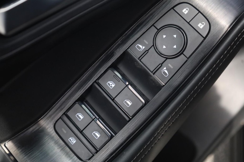 Nissan Rogue Vehicle Image 11