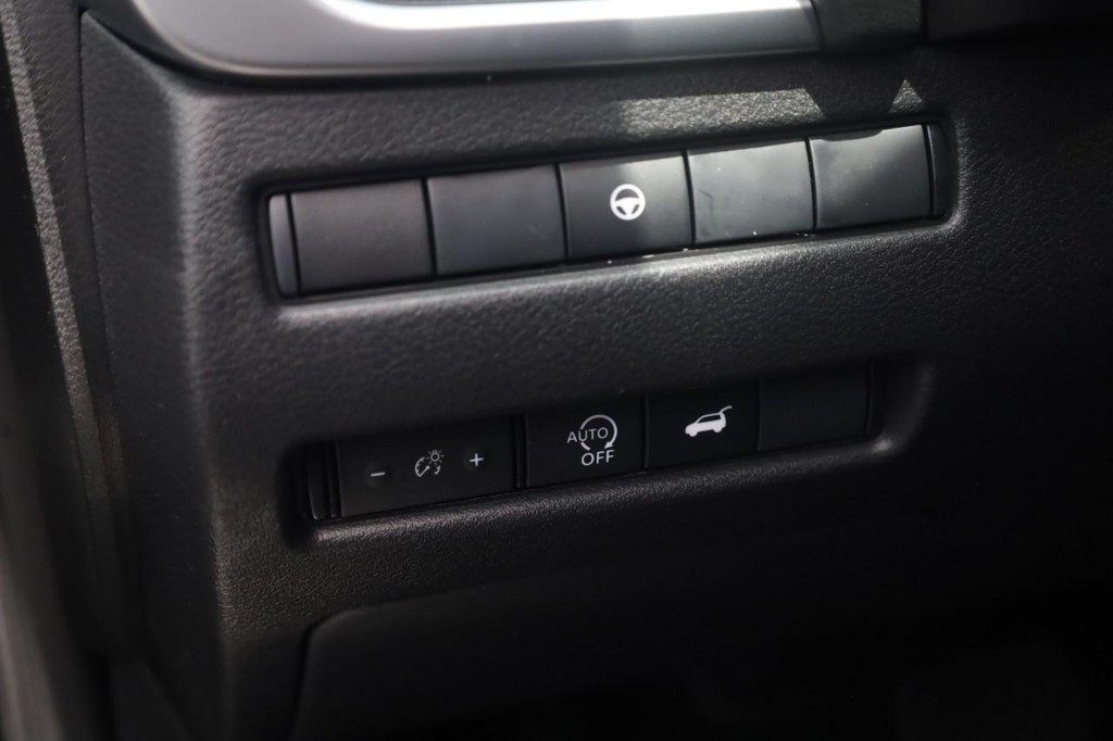 Nissan Rogue Vehicle Image 12
