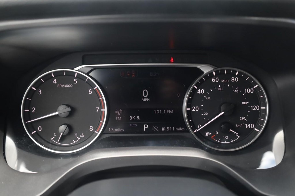 Nissan Rogue Vehicle Image 13