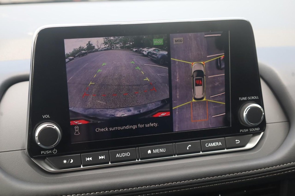 Nissan Rogue Vehicle Image 15