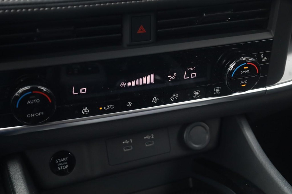 Nissan Rogue Vehicle Image 16