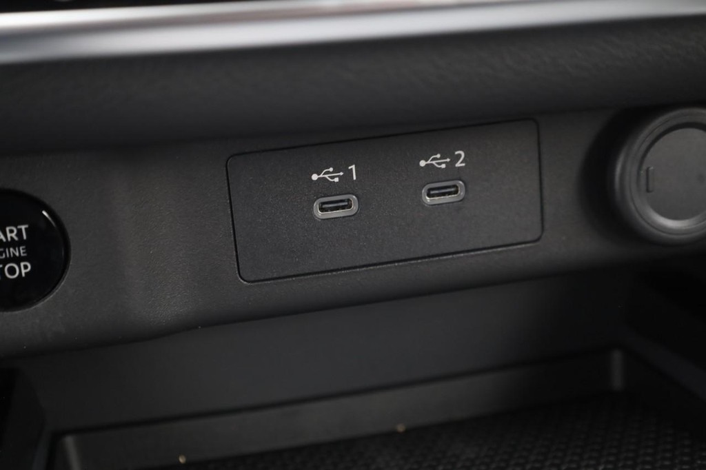 Nissan Rogue Vehicle Image 17