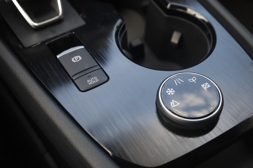 Nissan Rogue Vehicle Image 18