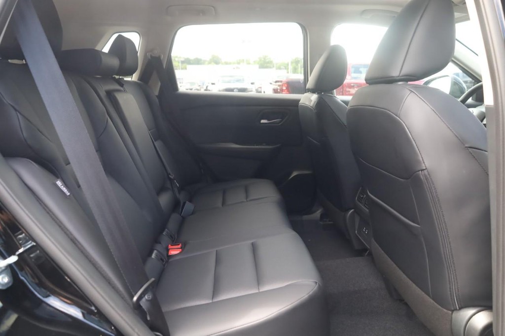 Nissan Rogue Vehicle Image 22