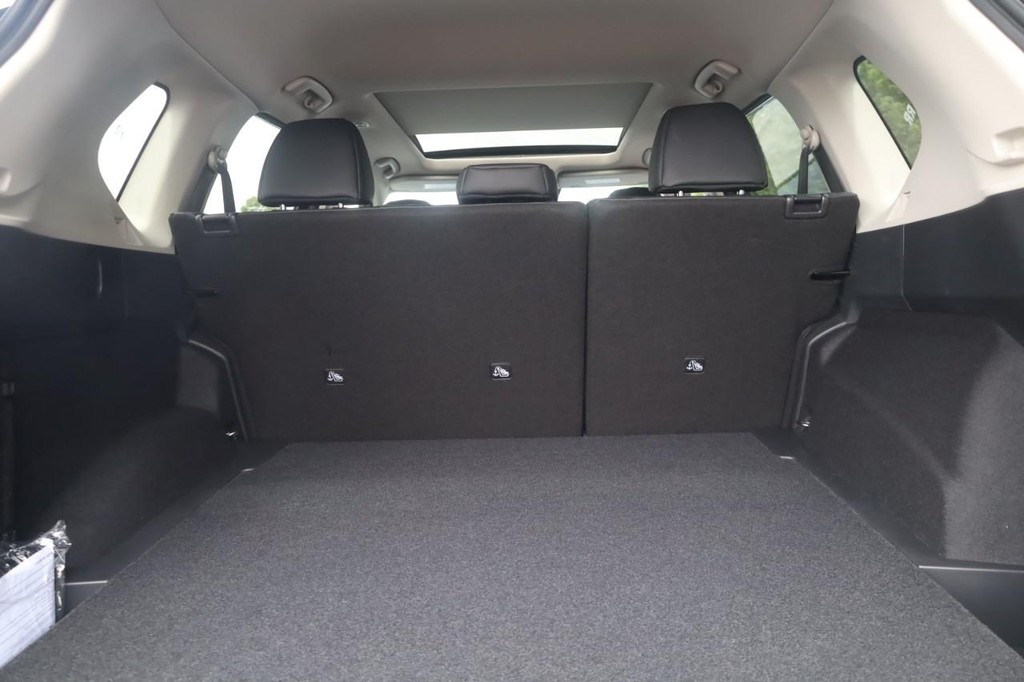Nissan Rogue Vehicle Image 24