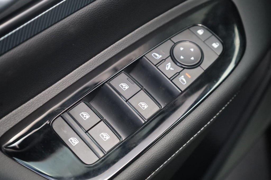Nissan Murano Vehicle Image 11
