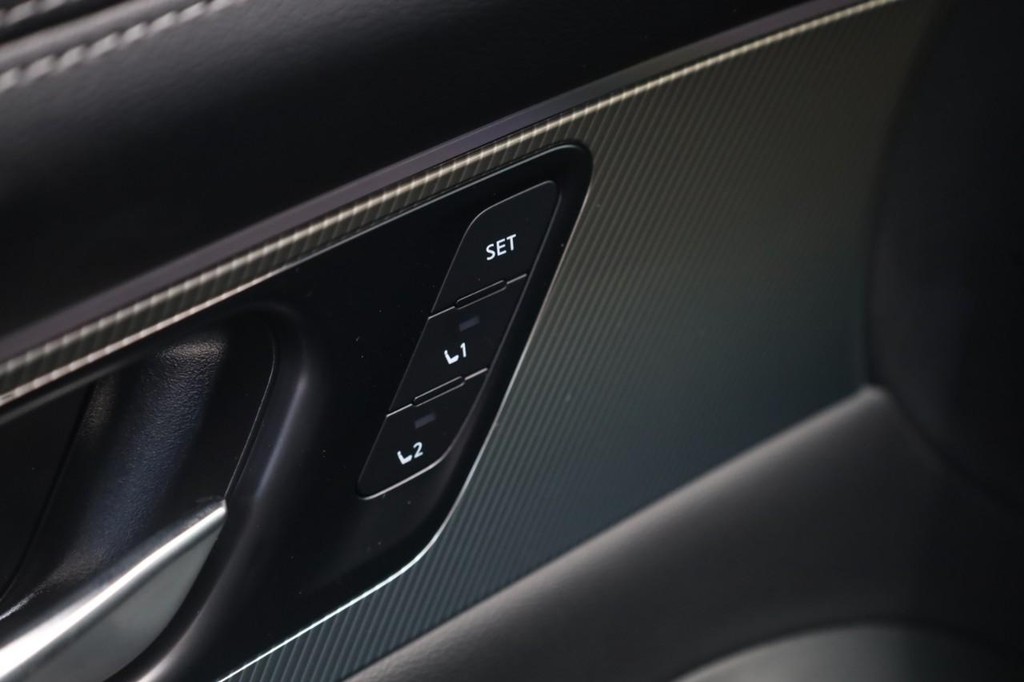 Nissan Murano Vehicle Image 12