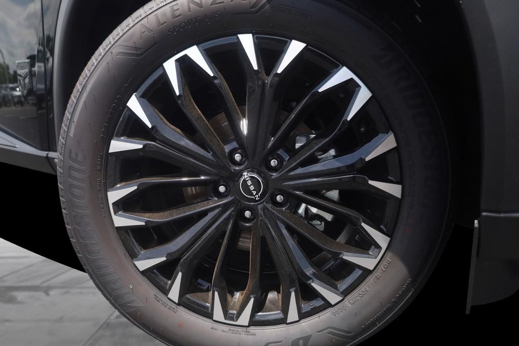 Nissan Rogue Vehicle Image 03