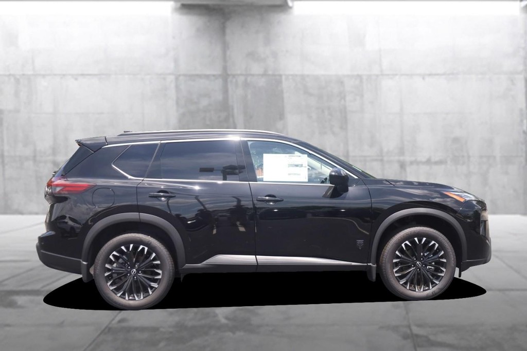 Nissan Rogue Vehicle Image 05