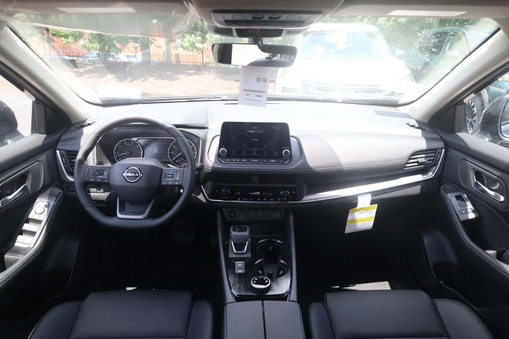 Nissan Rogue Vehicle Image 07