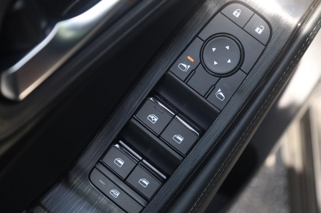 Nissan Rogue Vehicle Image 11