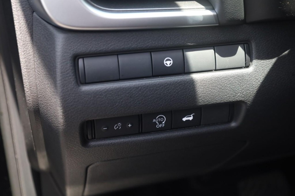 Nissan Rogue Vehicle Image 12