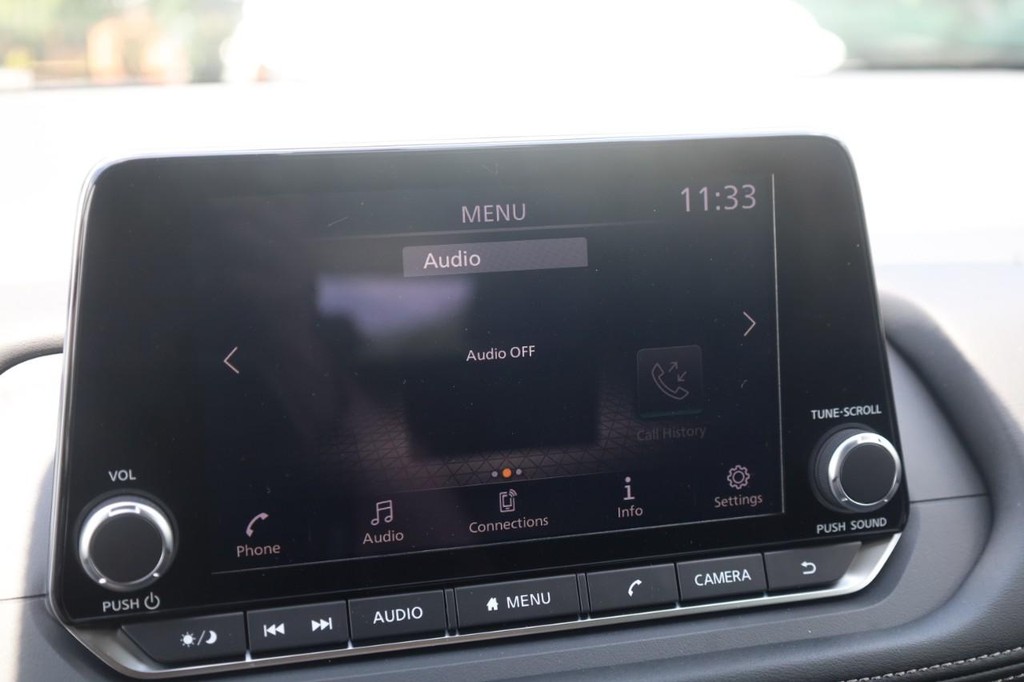 Nissan Rogue Vehicle Image 14