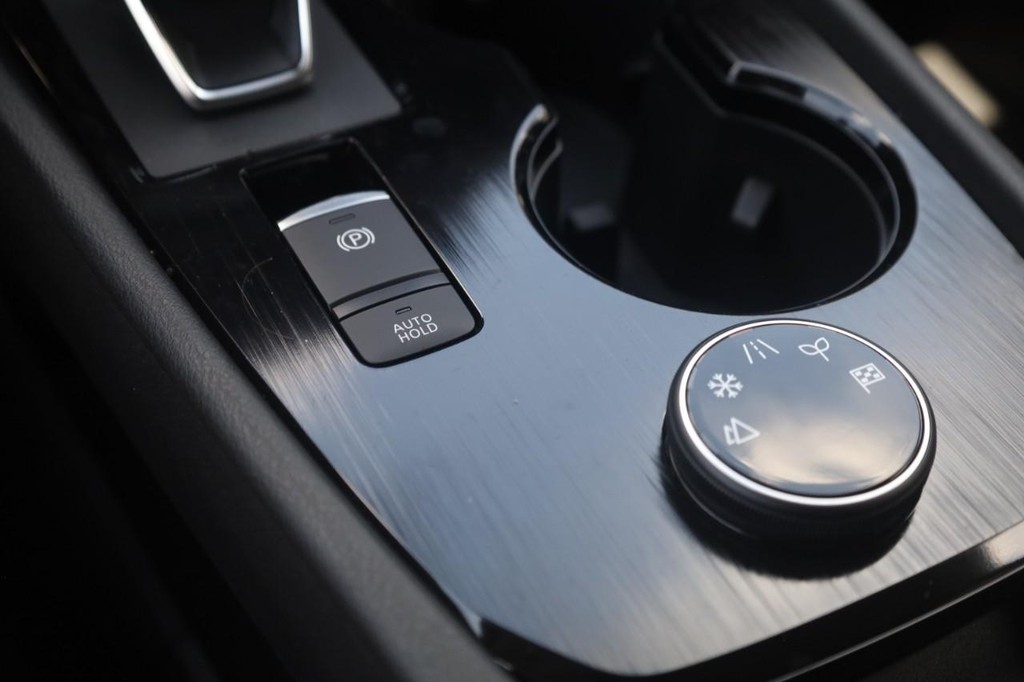 Nissan Rogue Vehicle Image 18