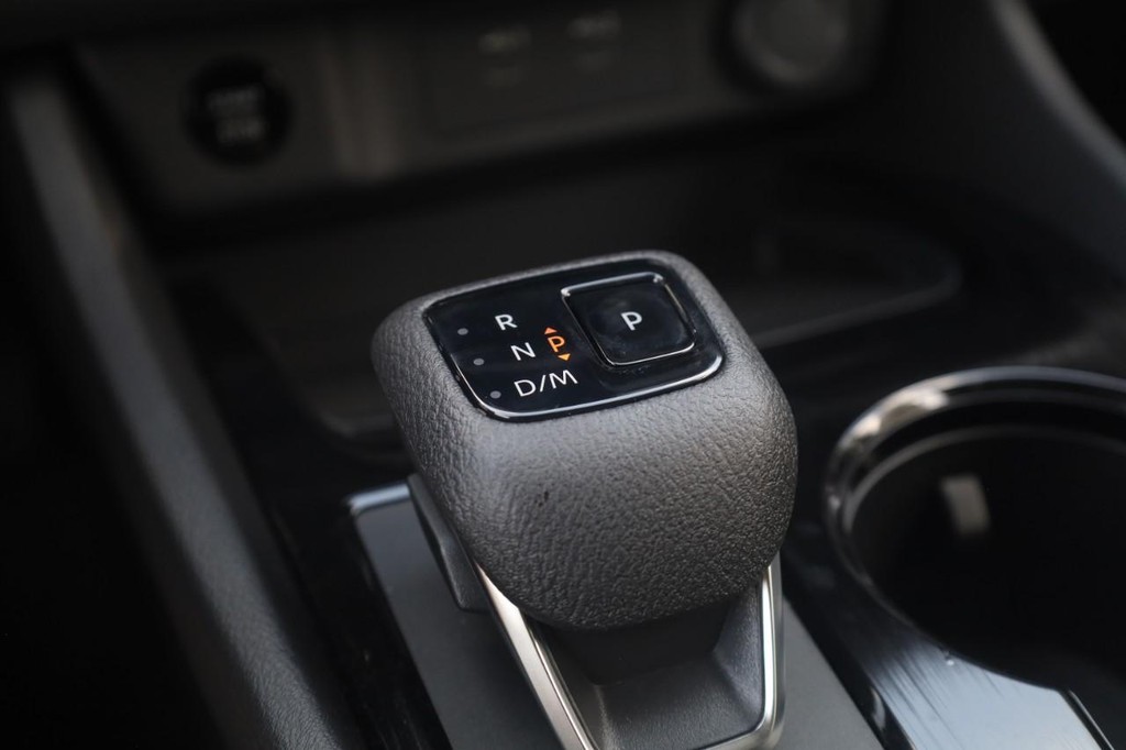 Nissan Rogue Vehicle Image 19