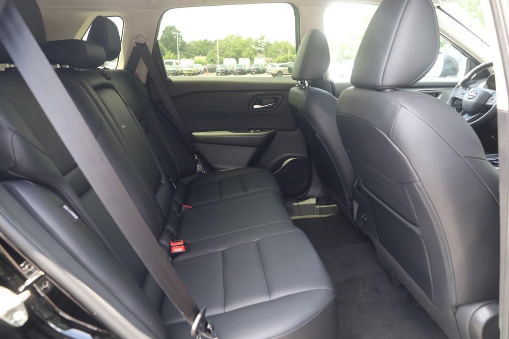 Nissan Rogue Vehicle Image 22