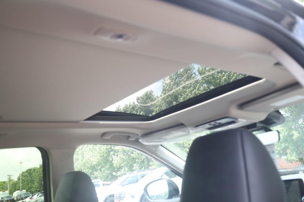 Nissan Rogue Vehicle Image 23
