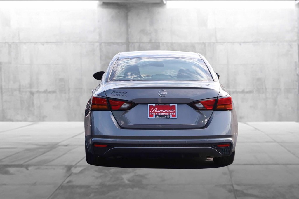 Nissan Altima Vehicle Image 06