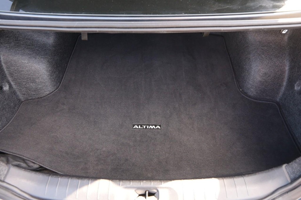 Nissan Altima Vehicle Image 07