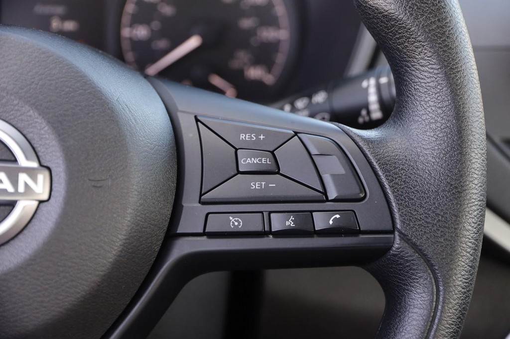 Nissan Altima Vehicle Image 12