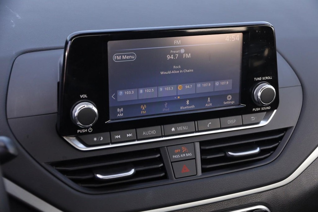 Nissan Altima Vehicle Image 15