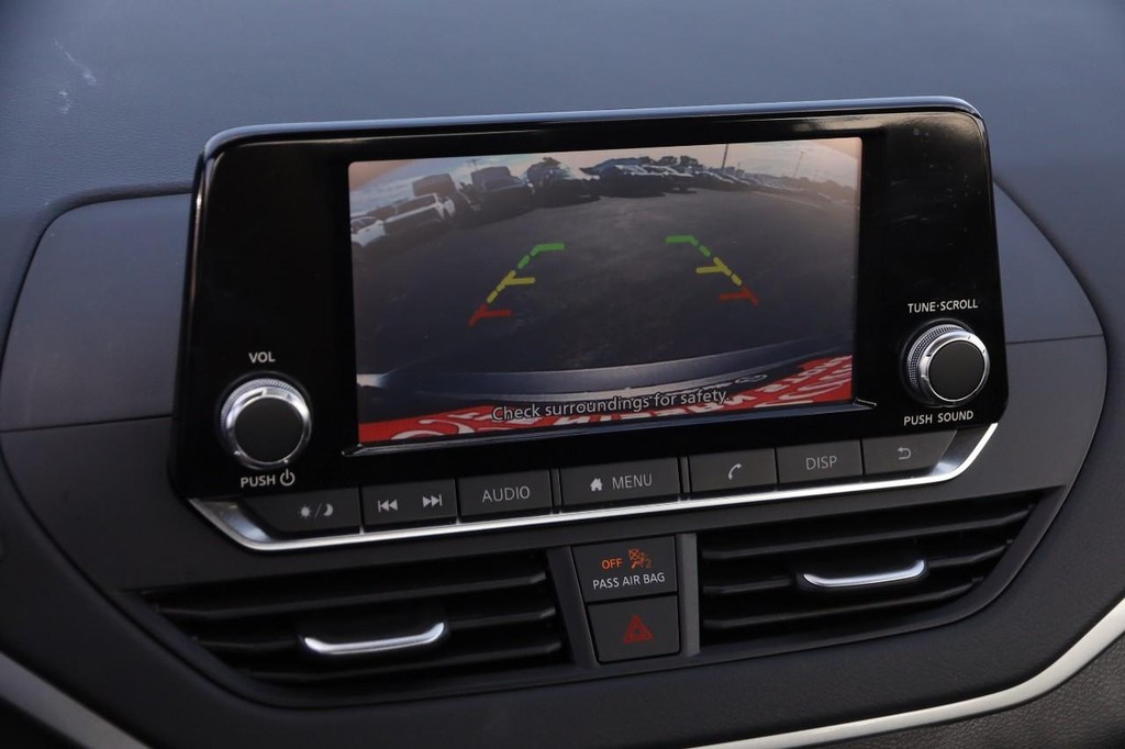 Nissan Altima Vehicle Image 16
