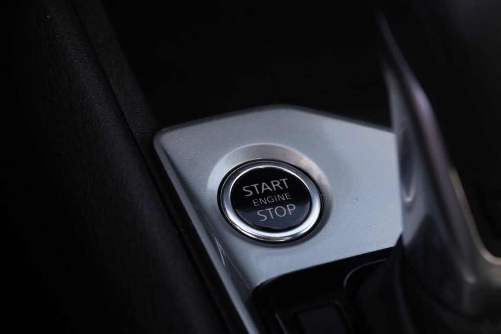 Nissan Altima Vehicle Image 18