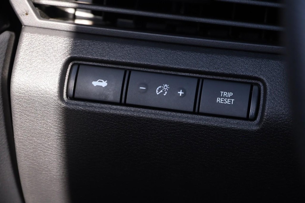 Nissan Altima Vehicle Image 19