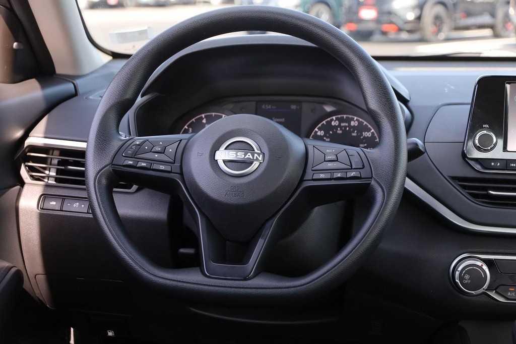 Nissan Altima Vehicle Image 22