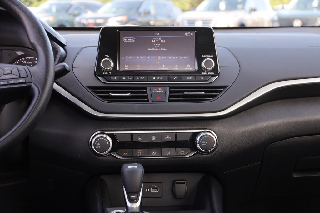 Nissan Altima Vehicle Image 23