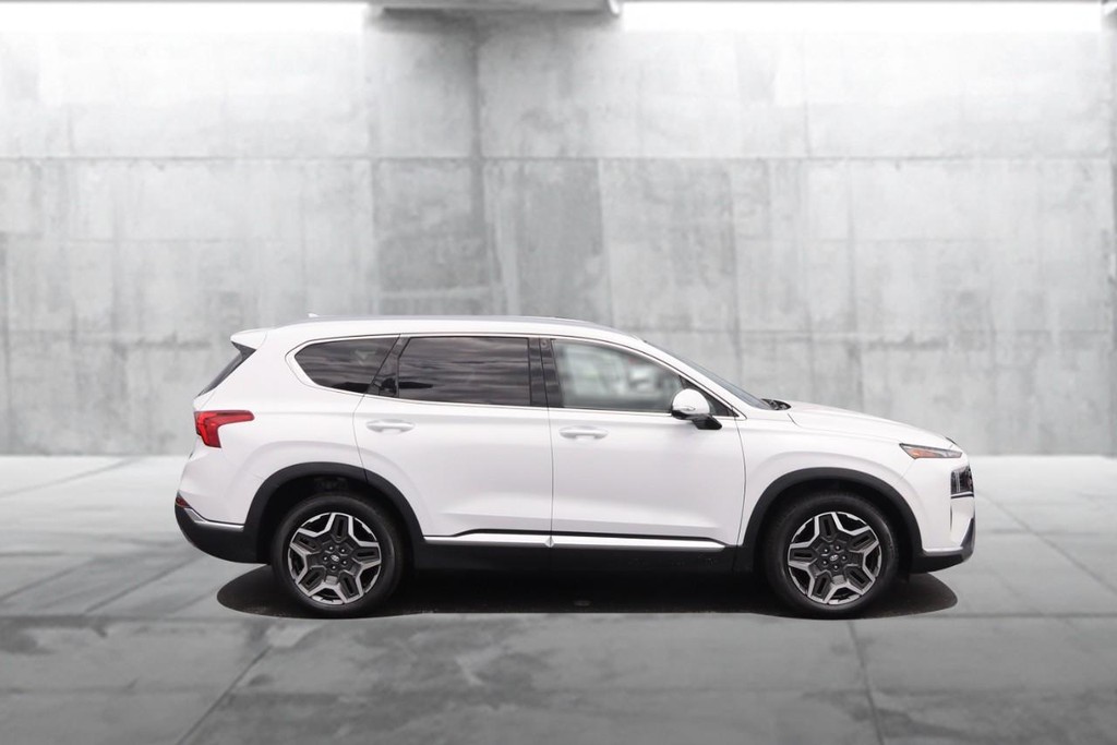 Hyundai Santa Fe Vehicle Full-screen Gallery Image 04