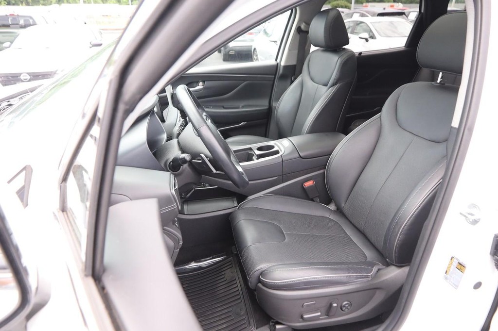 Hyundai Santa Fe Vehicle Full-screen Gallery Image 10