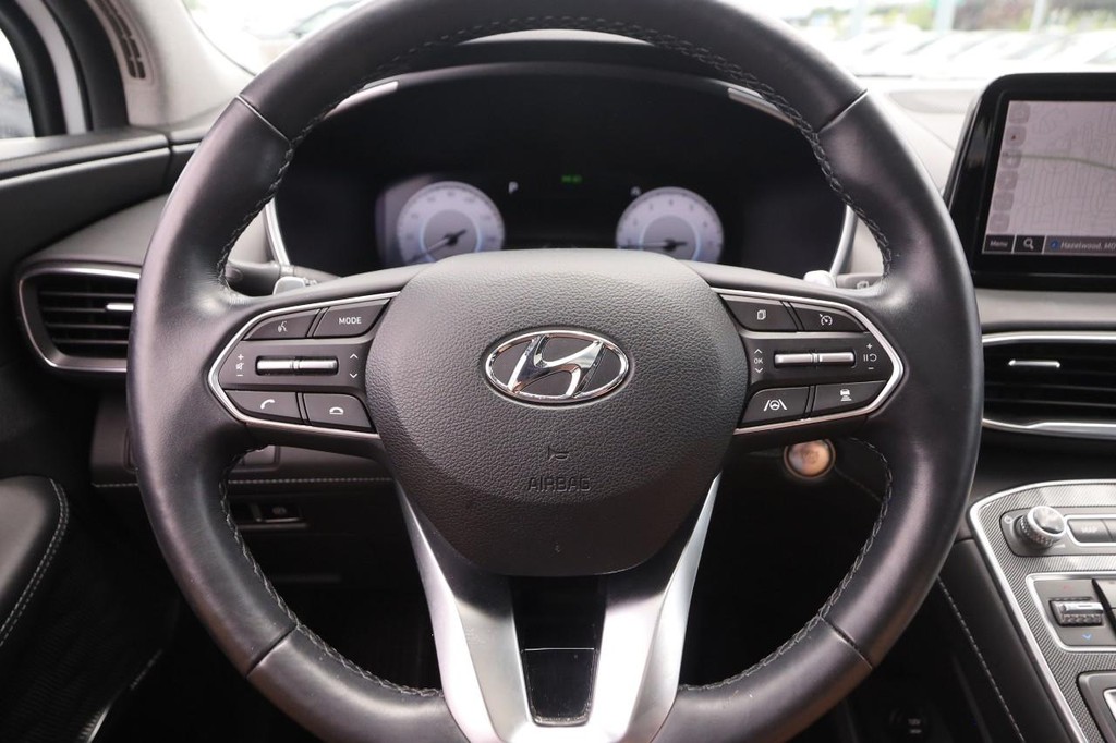 Hyundai Santa Fe Vehicle Full-screen Gallery Image 12