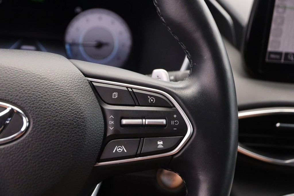Hyundai Santa Fe Vehicle Full-screen Gallery Image 14