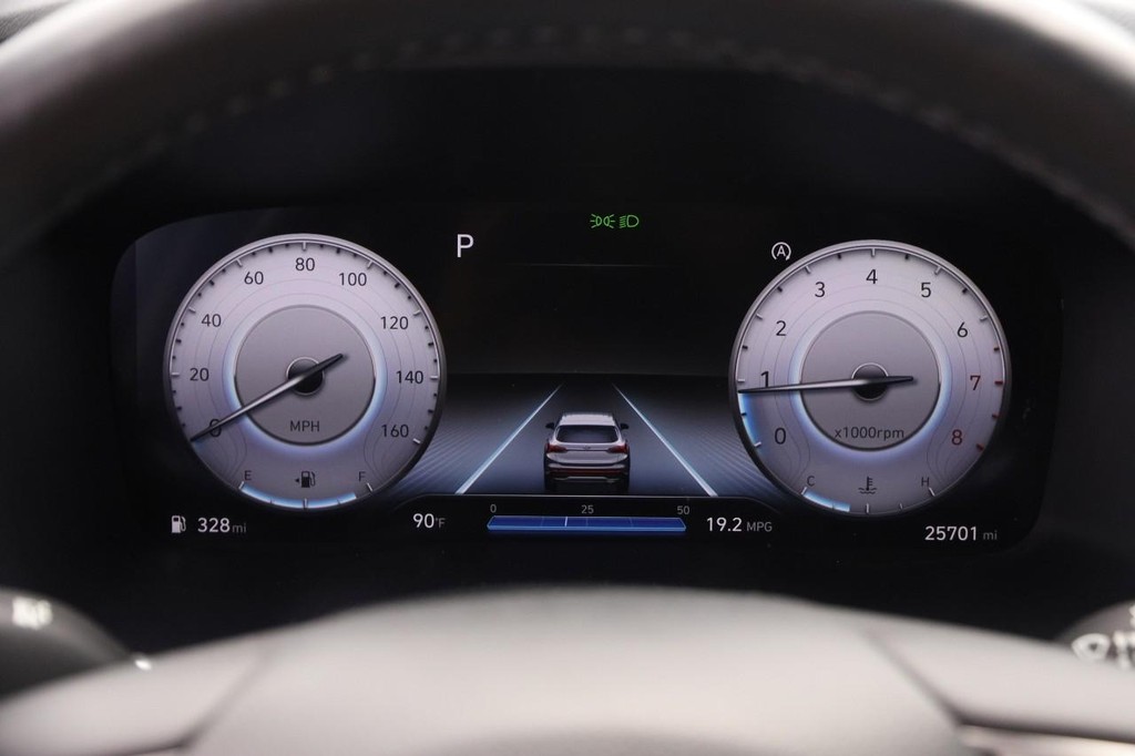 Hyundai Santa Fe Vehicle Full-screen Gallery Image 15