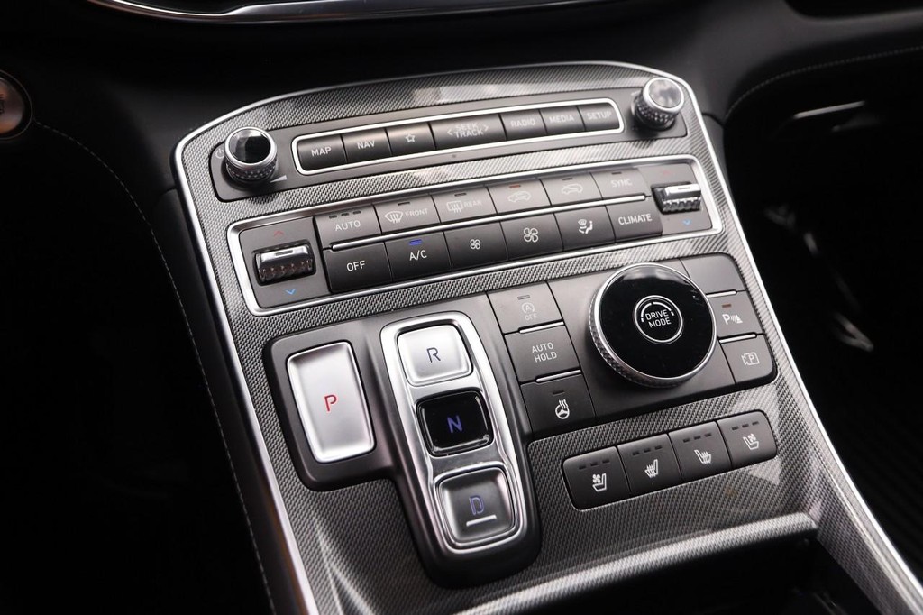 Hyundai Santa Fe Vehicle Full-screen Gallery Image 19